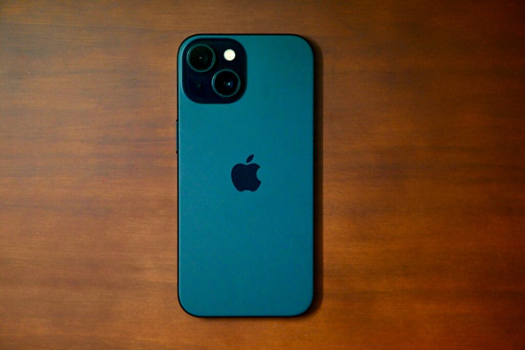 iPhone 16 vs Samsung Galaxy S25